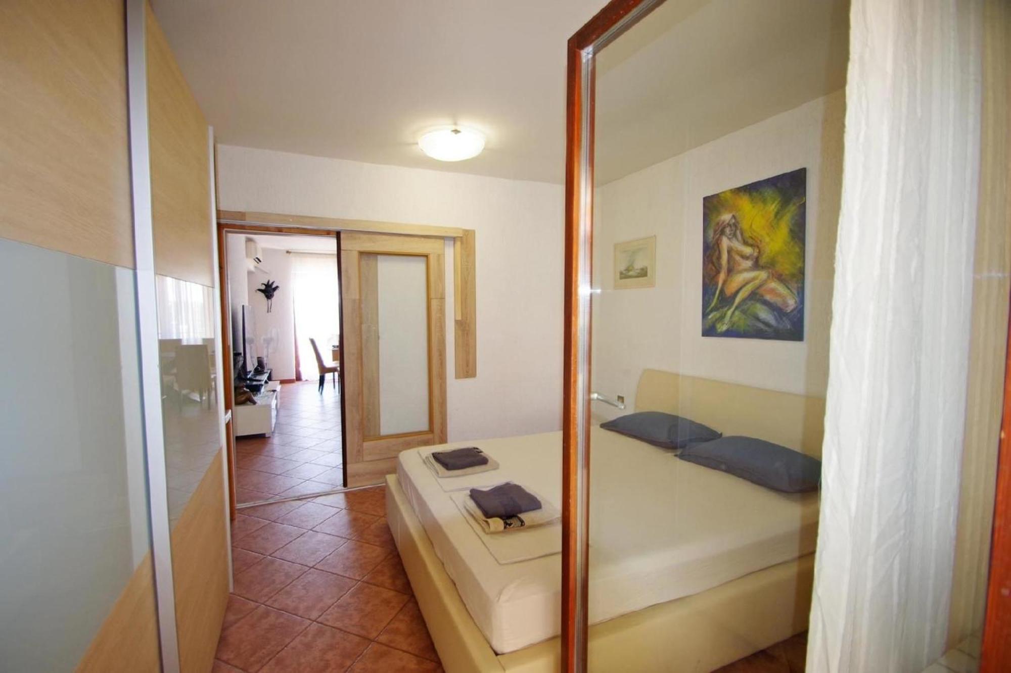 In Mit Terrasse, Grill Und Garten Apartman Pula