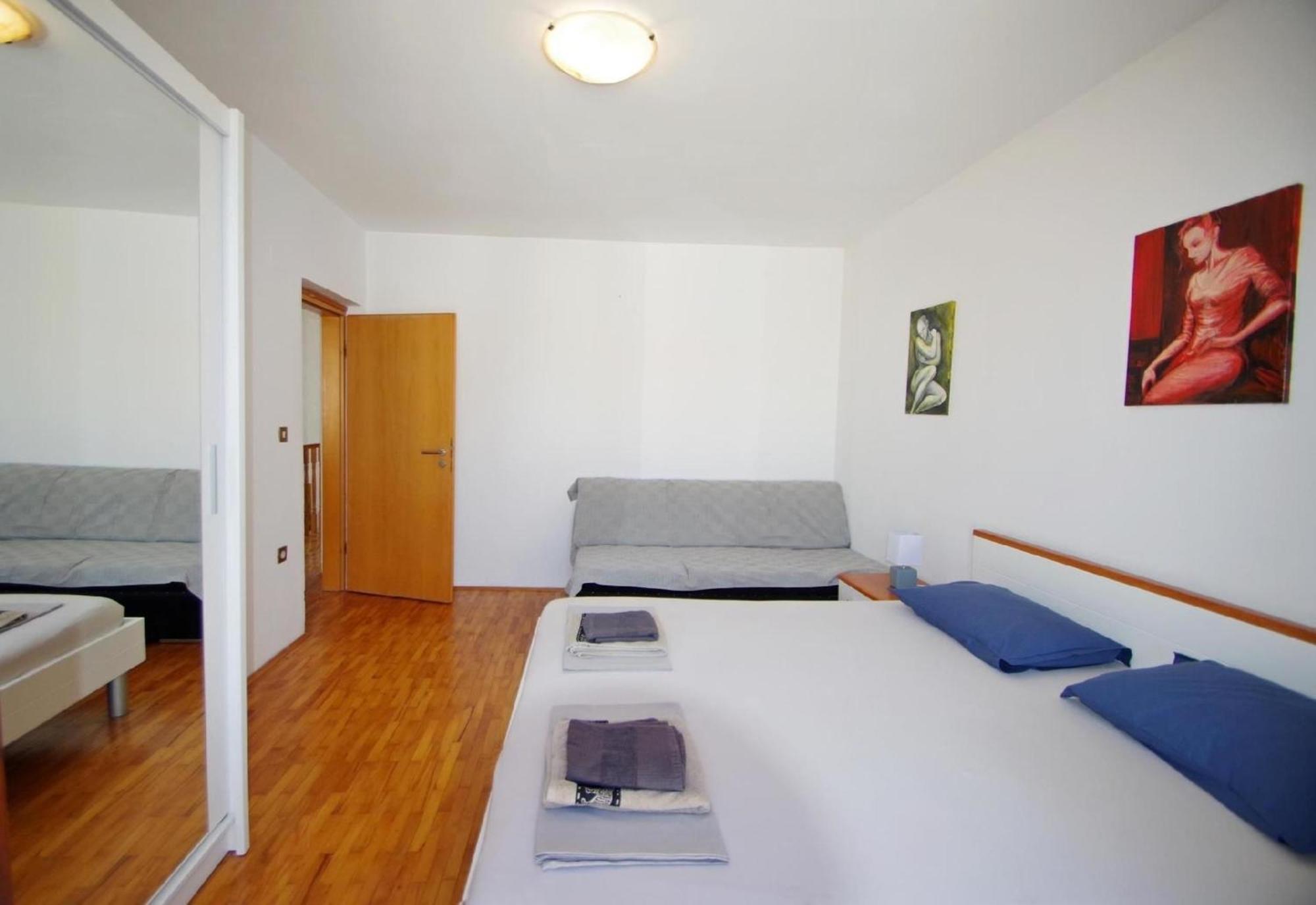 In Mit Terrasse, Grill Und Garten Apartman
