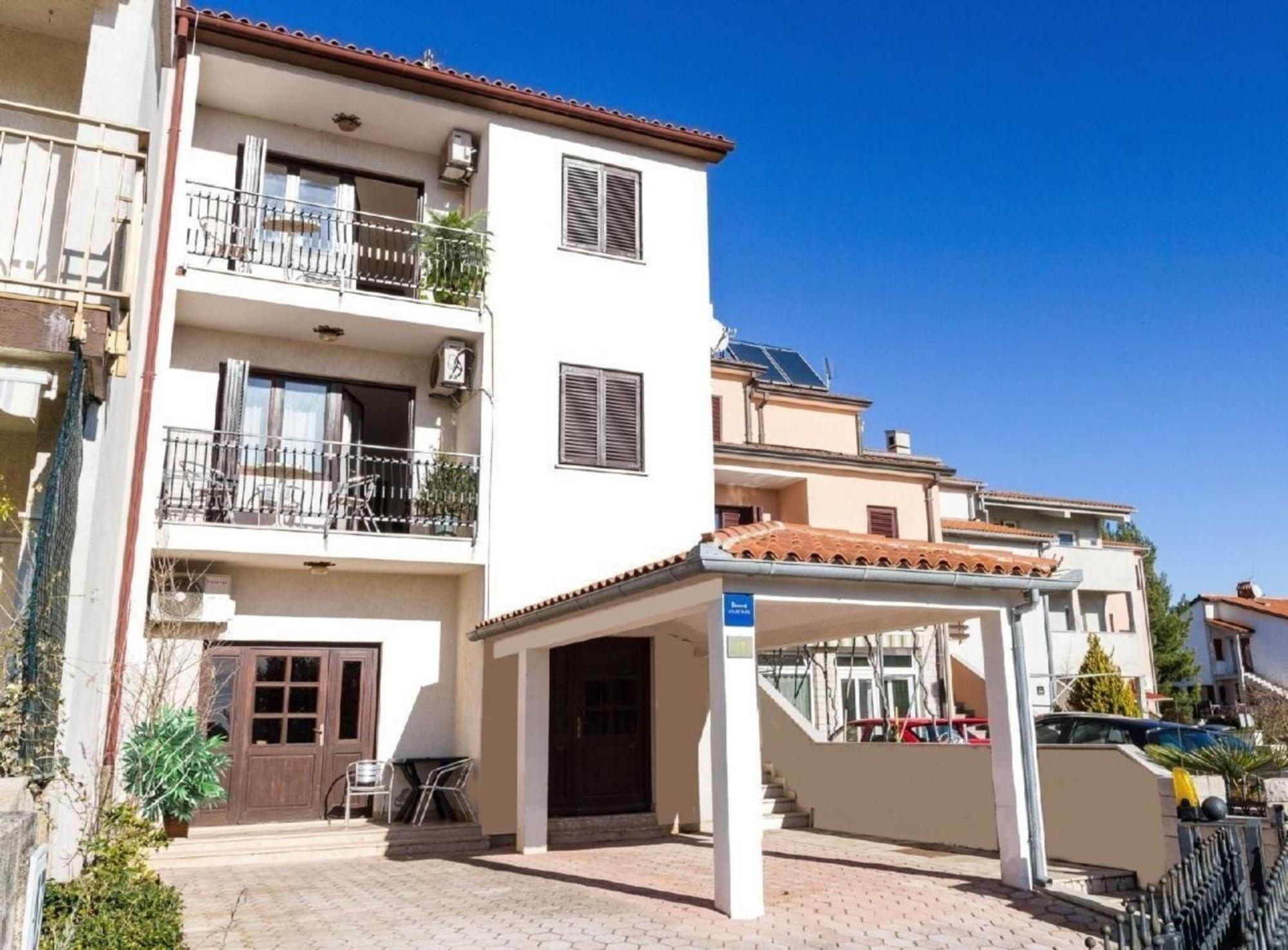 In Mit Terrasse, Grill Und Garten Apartman Pula
