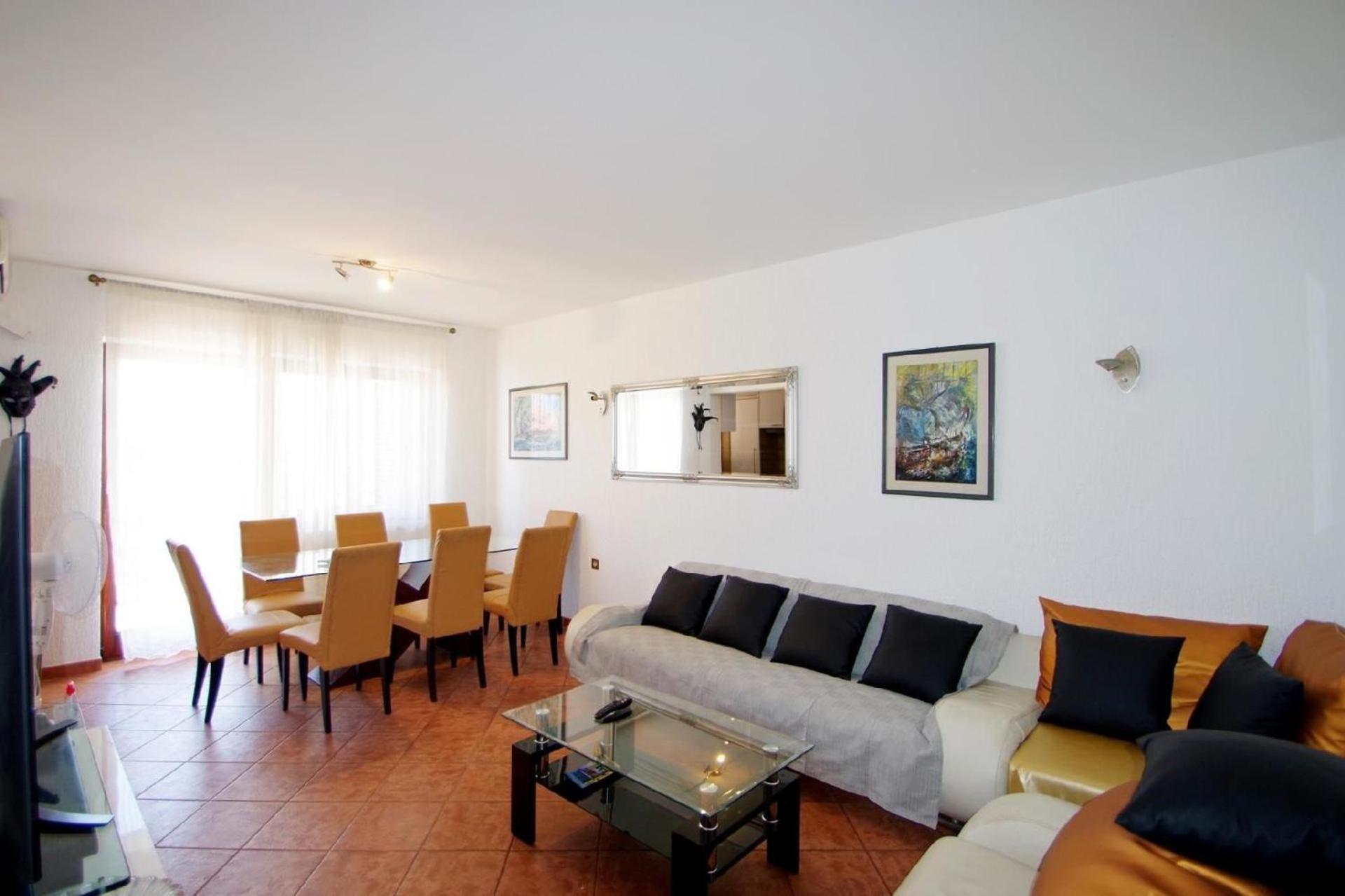 Apartman In Mit Terrasse, Grill Und Garten Pula